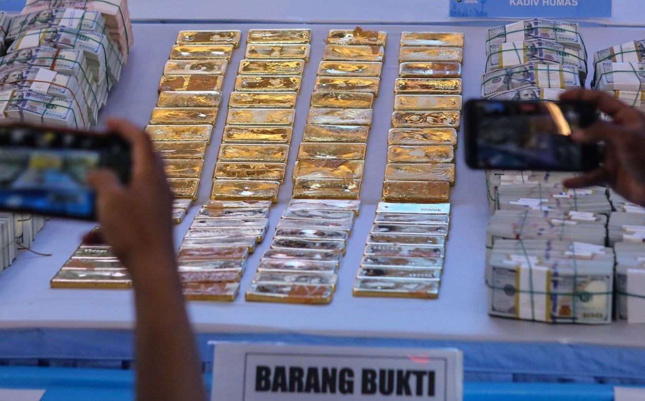 Polri Pastikan Uang Miliaran dan 74 Kg Emas Sitaan Kasus Febrie Adriansyah Asli
