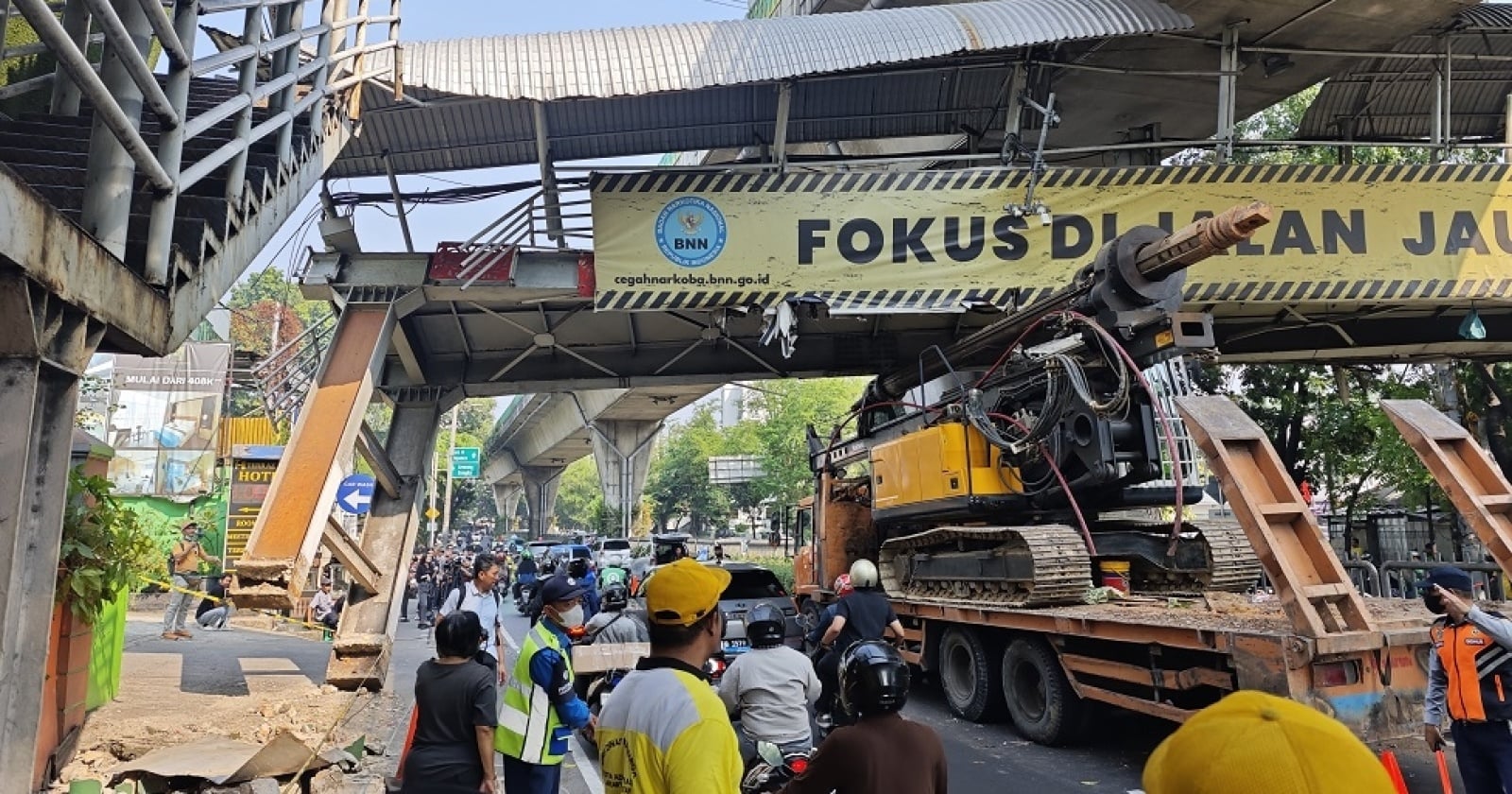 Topics Covered: Rekayasa Lalu Lintas Imbas Penanganan JPO Tendean, Ini Rute Pengalihan Kendaraan