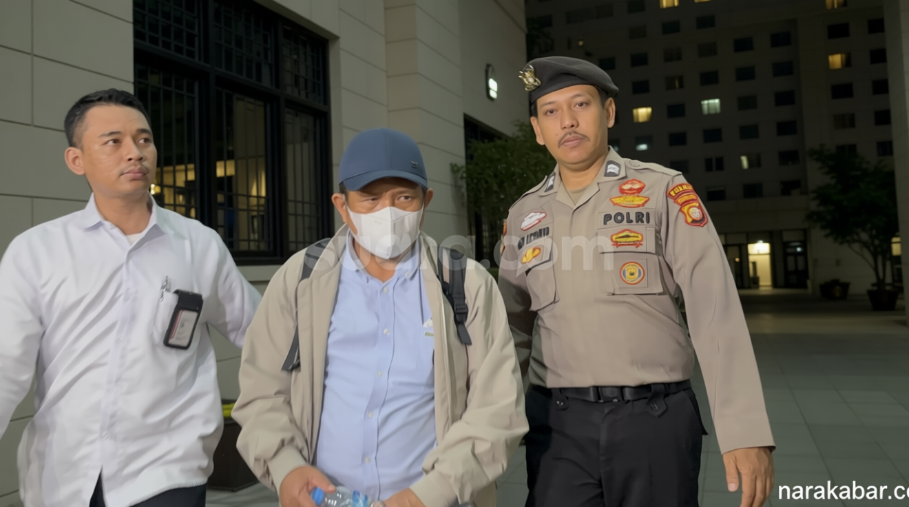 Gendong Ransel Hitam dan Bertopi Biru – Bupati Lombok Barat Resmi Masuk Gedung Merah Putih KPK