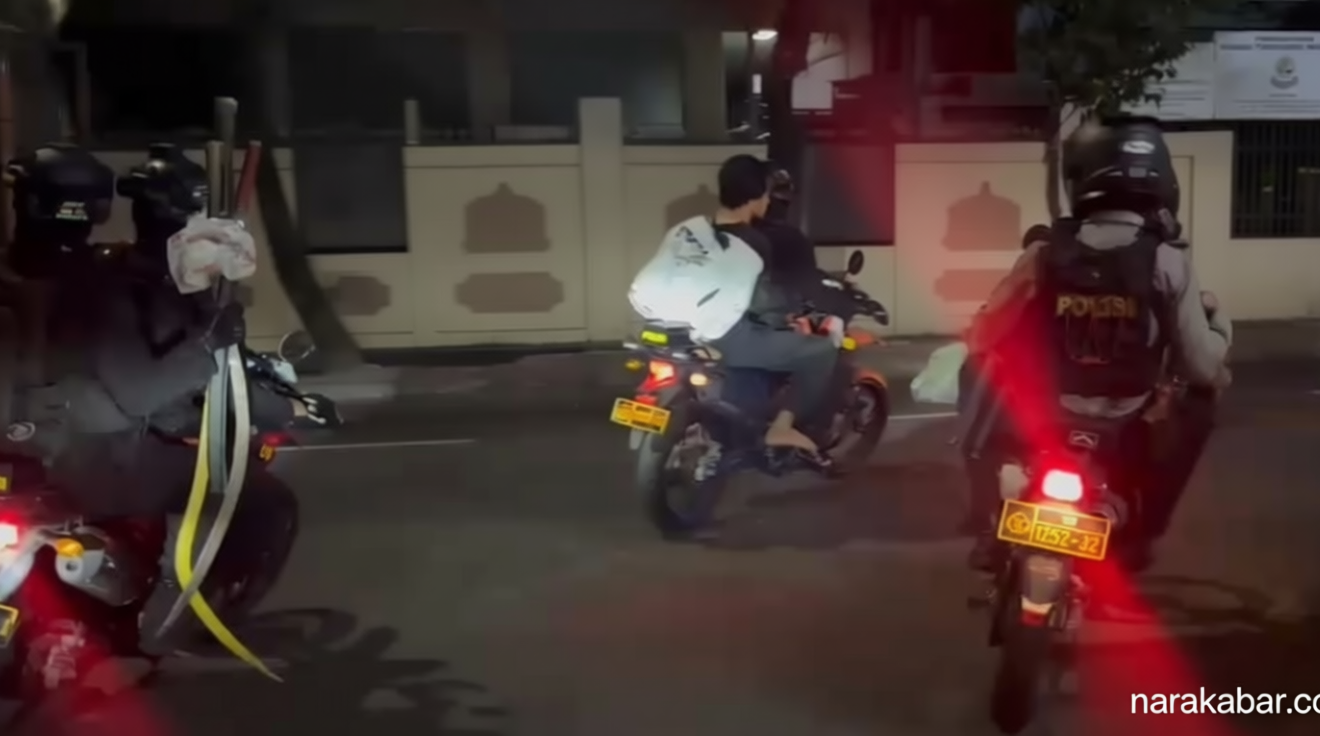Brimob dan Tim Perintis Presisi Ciduk 5 Remaja Tawuran di Jatinegara, Samurai Disita