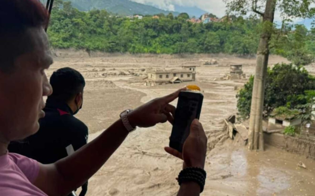 55 Warga Malaysia Hilang Kontak di Tengah Banjir Bandang Nepal