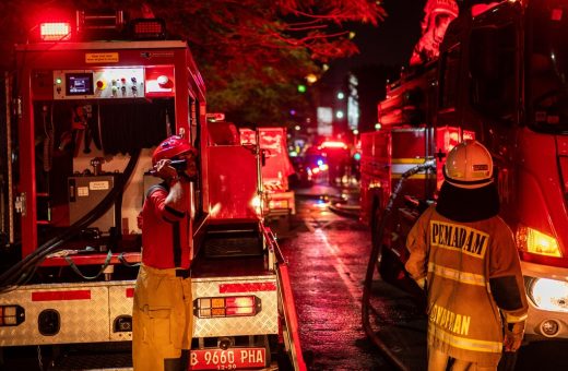Gedung Bapenda DKI Terbakar Lagi! Ruang Arsip Lantai 11 Hangus, Petugas Masih Siaga Pendinginan