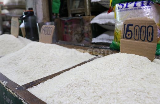 Kenaikan Harga Beras dan Rokok Dorong Warga Hampir Miskin Jatuh ke Jurang Kemiskinan