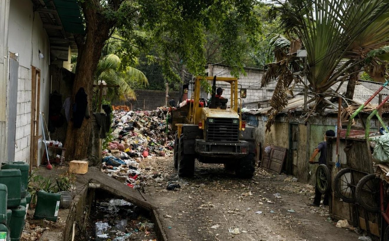 140 Ton Sampah Kedaung Kali Angke Dibersihkan, DLH Kerahkan Alat Berat dan Belasan Truk