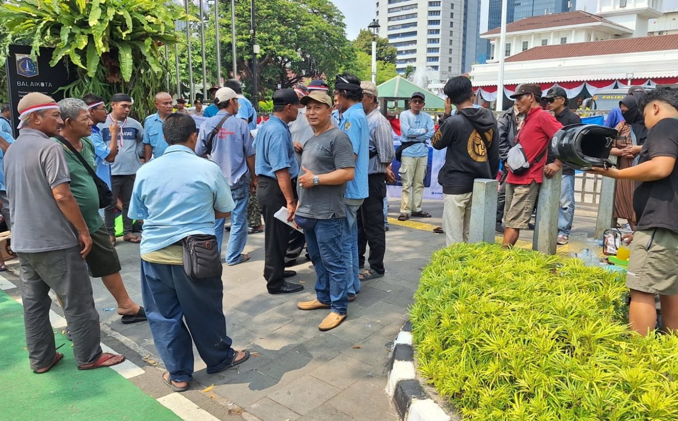 Sopir Angkot M44 Protes Rute Tumpang Tindih, Dishub DKI Siapkan Evaluasi Mikrotrans 48A
