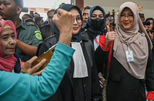 Sempat Menang Eksepsi, Sidang Dakwaan Baru dr. Tifa di Kasus Ijazah Jokowi Ditunda karena Ini
