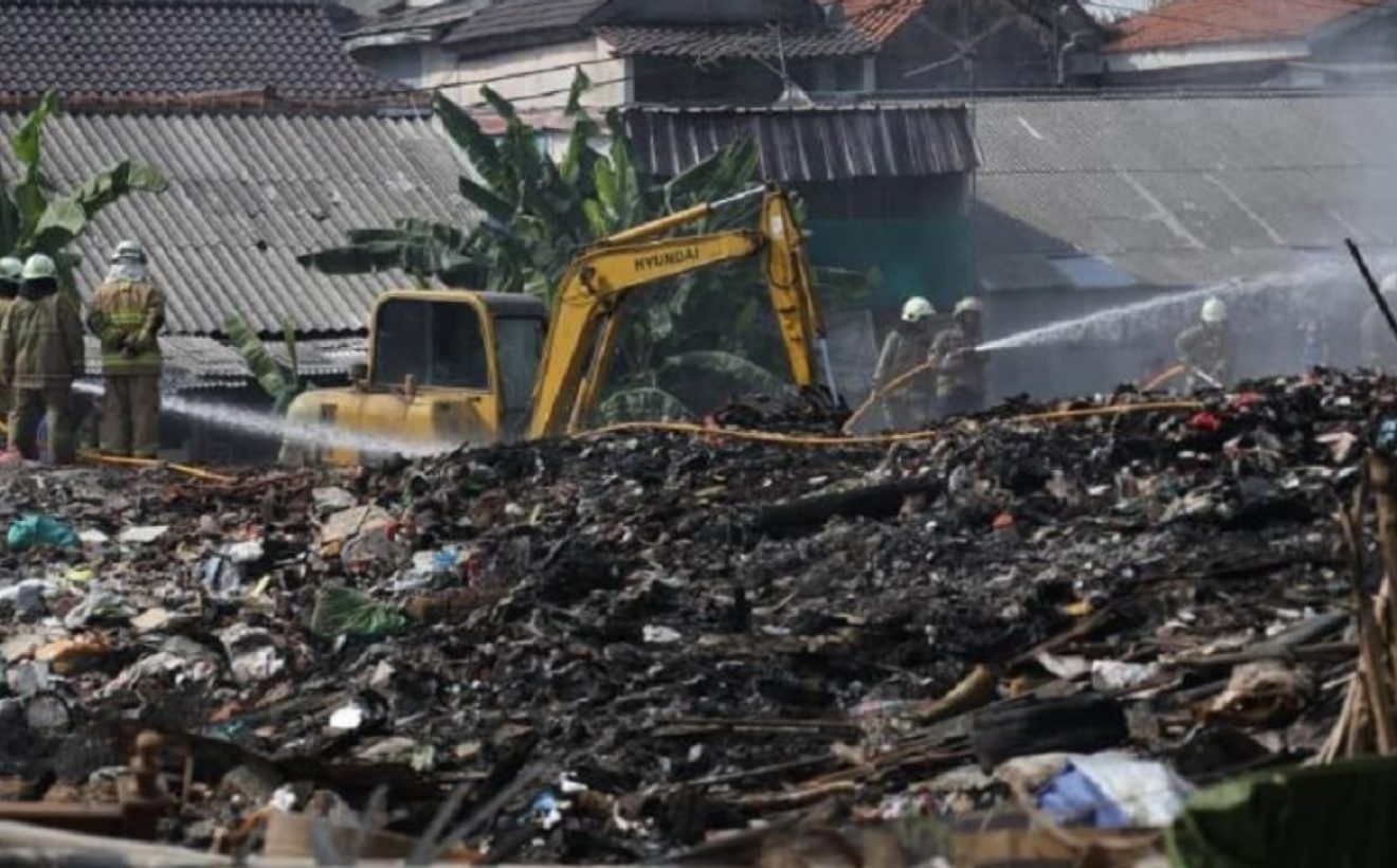 Penimbun Sampah Ilegal Kramat Jati Didenda Rp 15 Juta