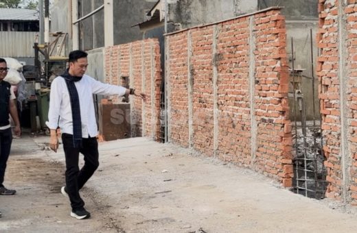 Aset DKI ‘Disulap’ Jadi Bisnis Padel, Layanan Sampah Warga Meruya Kini Telantar di Jalan