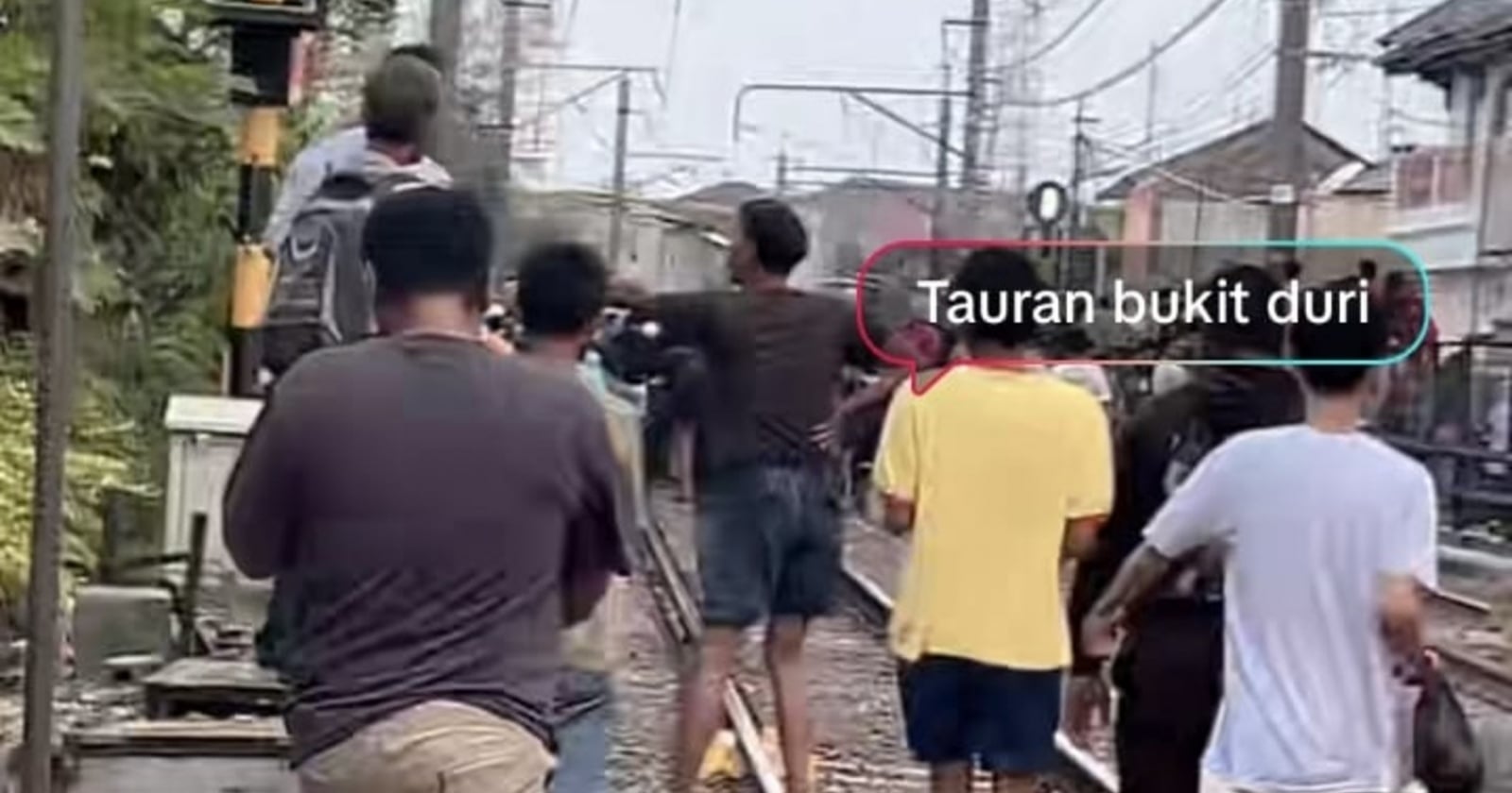 Tawuran di Bukit Duri Dipicu Anak SD Tertabrak, Sempat Bikin Perjalanan KRL Terganggu