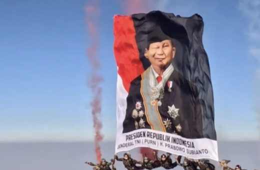 Respons Sorotan Netizen, Istana Ungkap Makna Gambar Prabowo di Atraksi Terjun Payung HUT RI ke-81