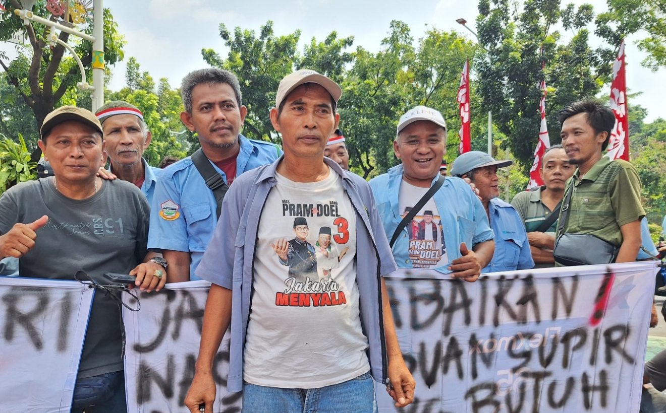 Pendapatan Anjlok, Sopir Angkot M44 Geruduk Balai Kota Minta Pramono Evaluasi Rute Mikrotrans 48A