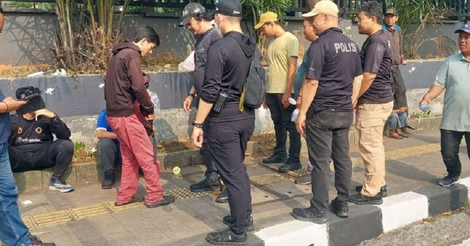 Antisipasi Sajam dan Molotov! Polisi Periksa Acak Massa Demo DPR