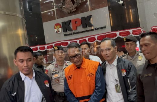 Keluar Pakai Rompi Oranye, Kepala Bea Cukai Kediri Langsung Ditahan KPK