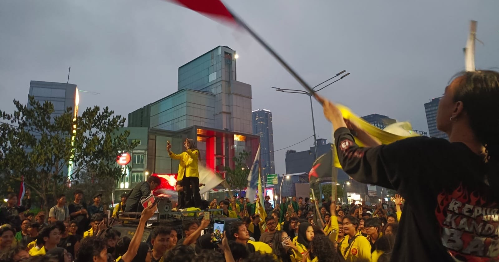 Tak Tembus Bundaran HI, Mahasiswa UI Bubar Sambil Ancam Bakal Demo Lagi Akhir Agustus