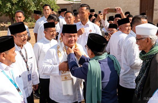 Prabowo Tiba di Jombang, Dapat Sorban Putih dari Pengasuh Ponpes